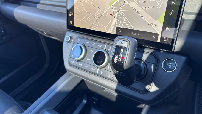 Land Rover Defender 3.0 D250 X-Dynamic HSE 110 5dr Auto Diesel Estate - Image 13